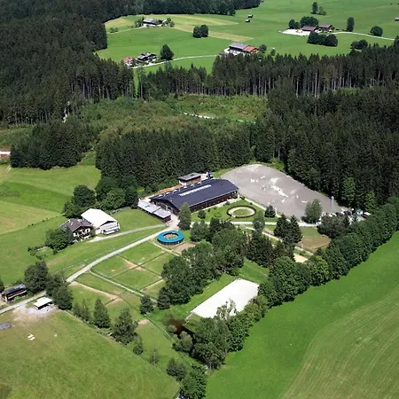 Reitgestut Waldeck Apartment Saalfelden